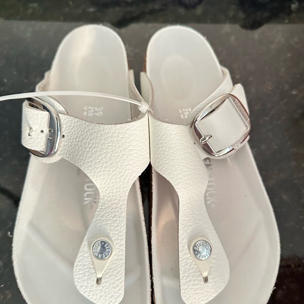 Birkinstock Giseh Elegant White Leather Sandals with Classic Design